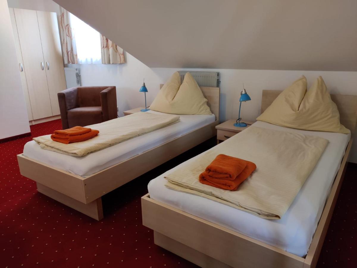 Pension Holzapfel แซงต์ท กิอร์เกน อิม อัทเทอร์เกา ภายนอก รูปภาพ