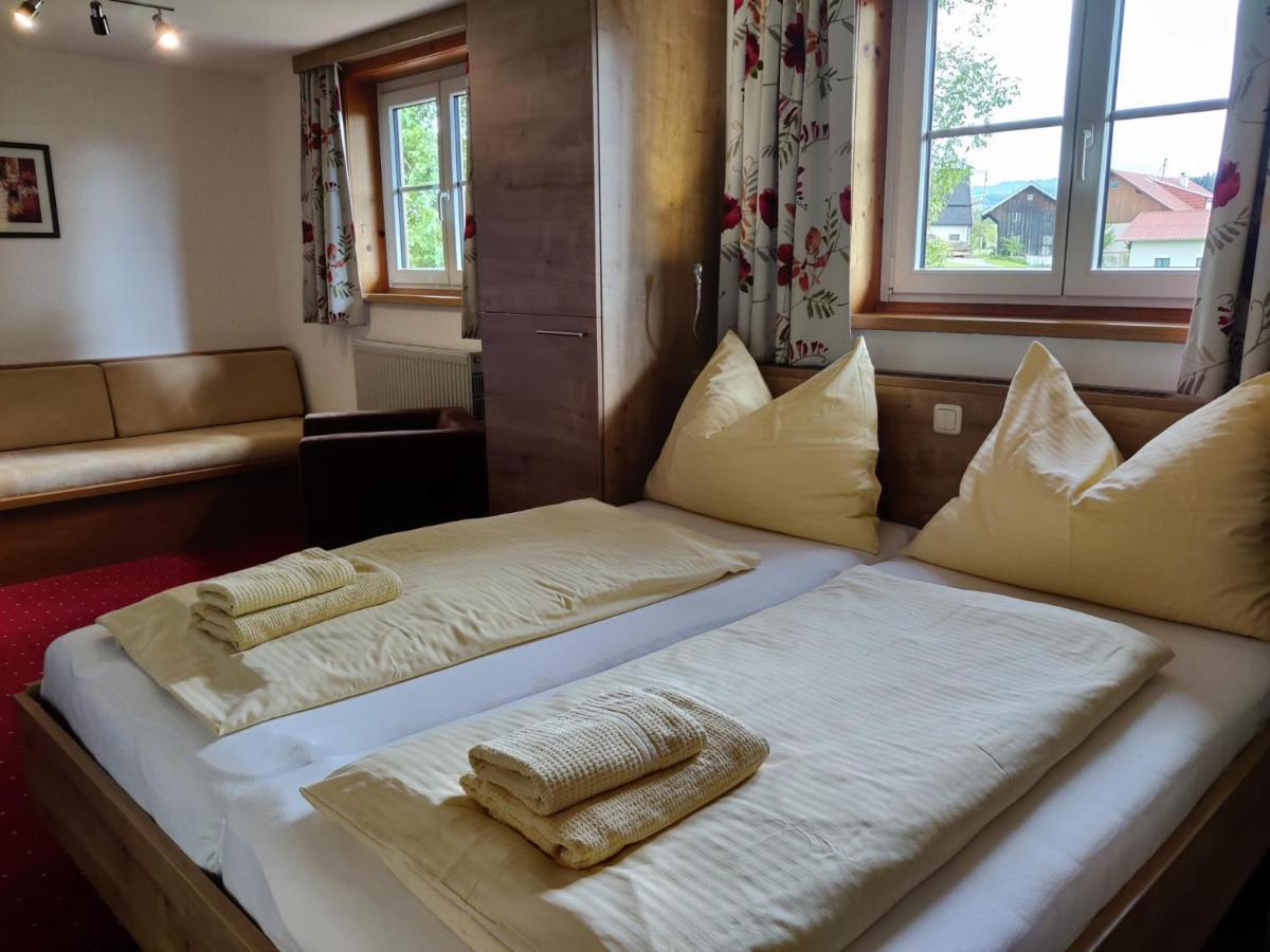 Pension Holzapfel แซงต์ท กิอร์เกน อิม อัทเทอร์เกา ภายนอก รูปภาพ