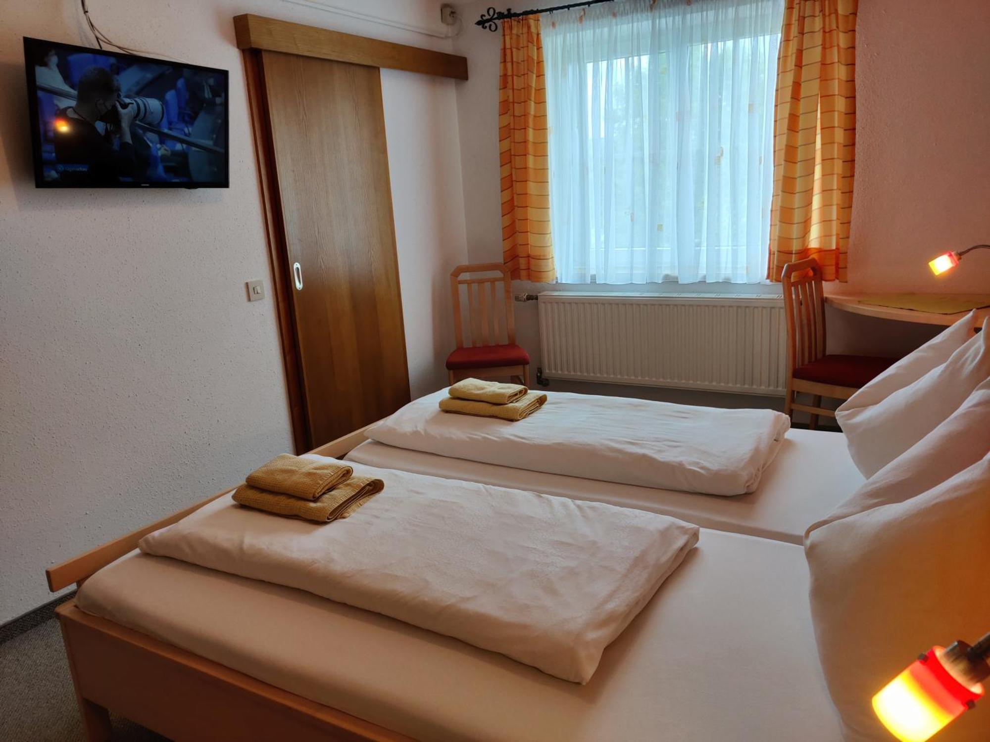 Pension Holzapfel แซงต์ท กิอร์เกน อิม อัทเทอร์เกา ภายนอก รูปภาพ