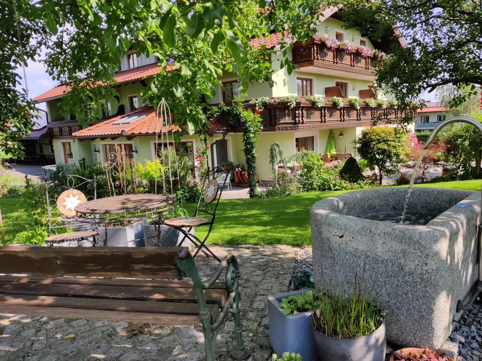 Pension Holzapfel แซงต์ท กิอร์เกน อิม อัทเทอร์เกา ภายนอก รูปภาพ
