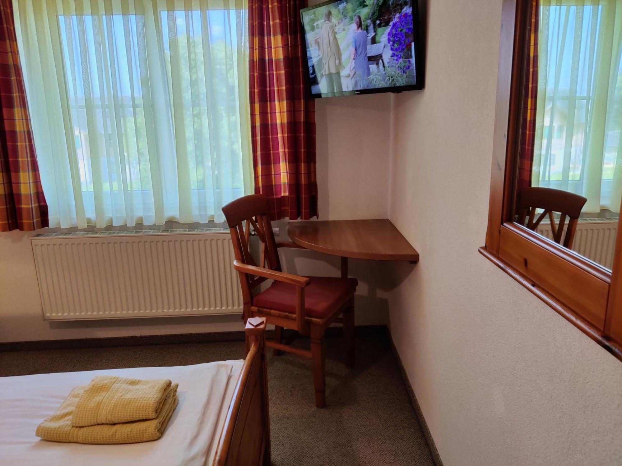Pension Holzapfel แซงต์ท กิอร์เกน อิม อัทเทอร์เกา ภายนอก รูปภาพ